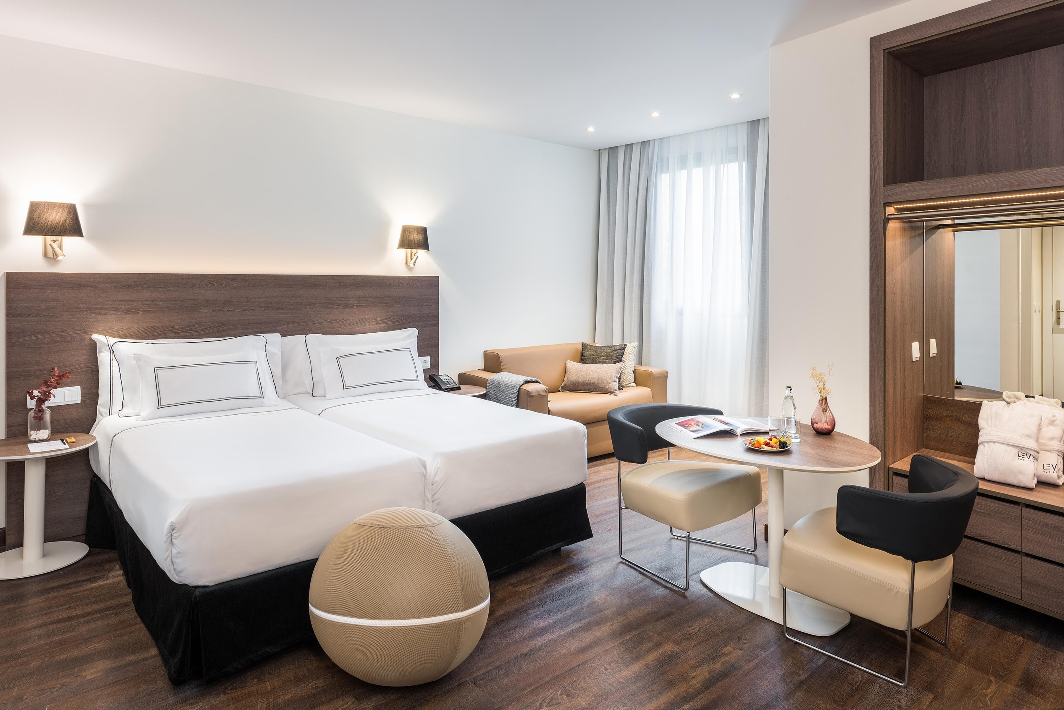 Melia Madrid Serrano - 24