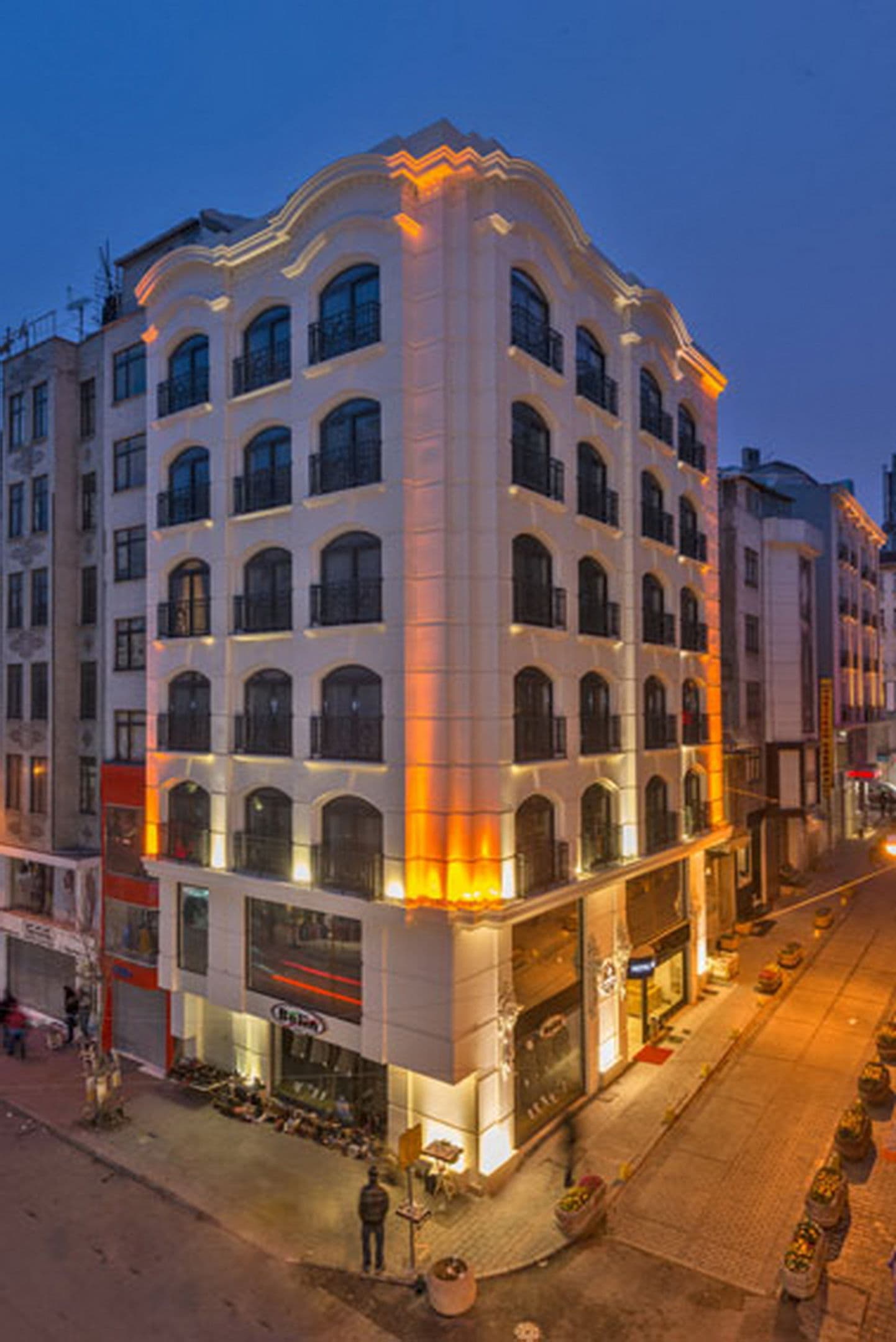 Darkmen Hotel - 42