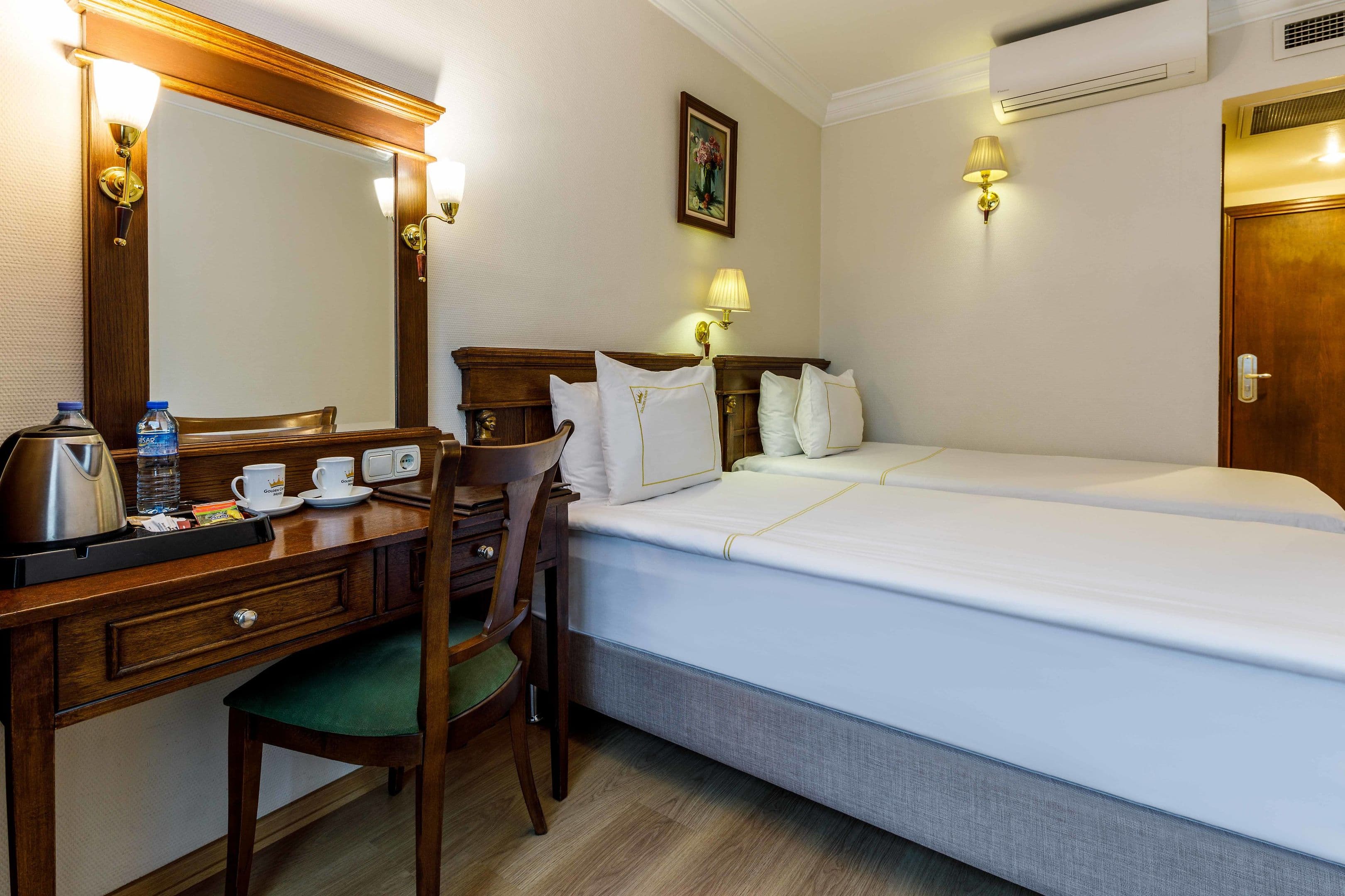 Golden Crown Hotel - 66