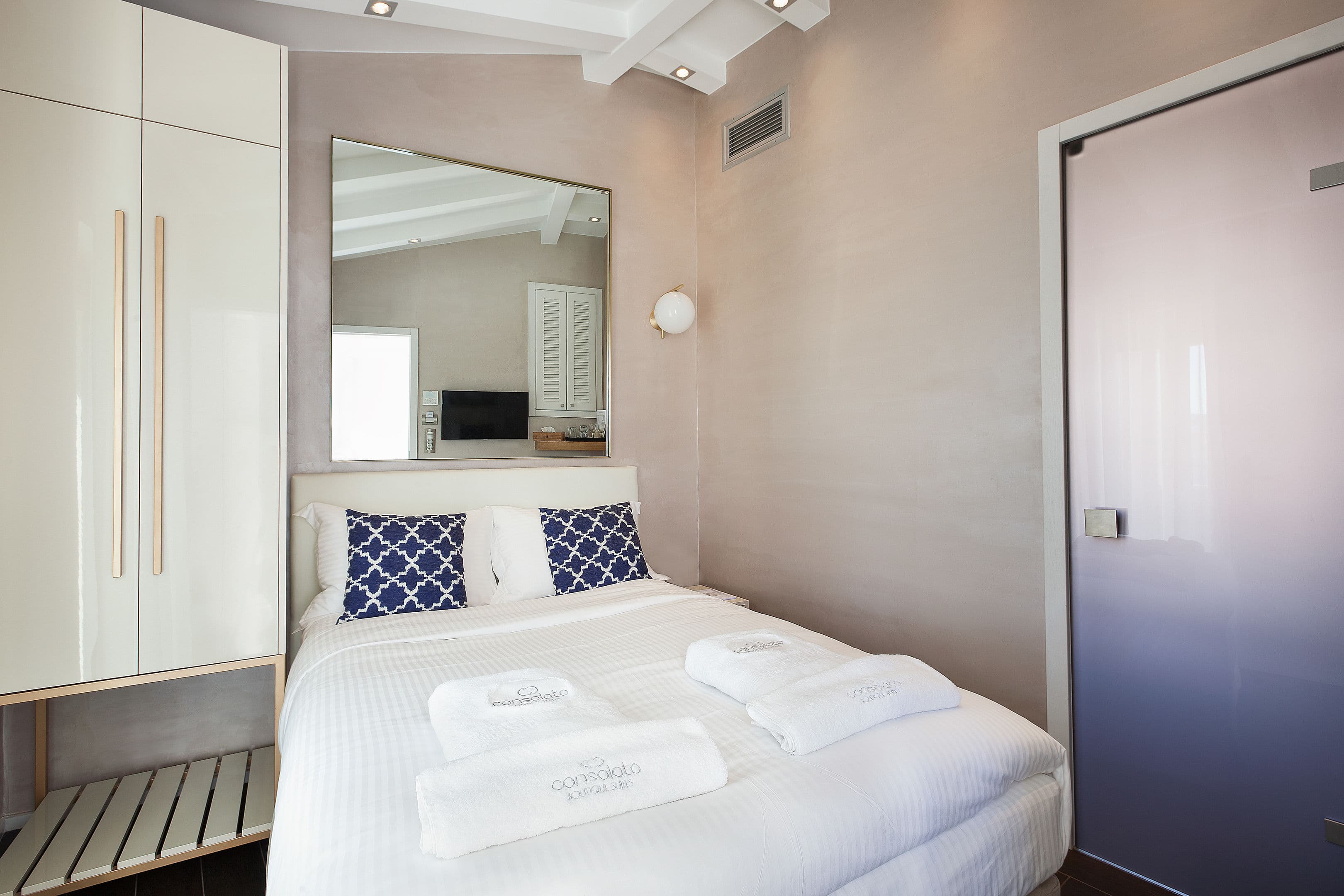 Consolato Boutique - 46