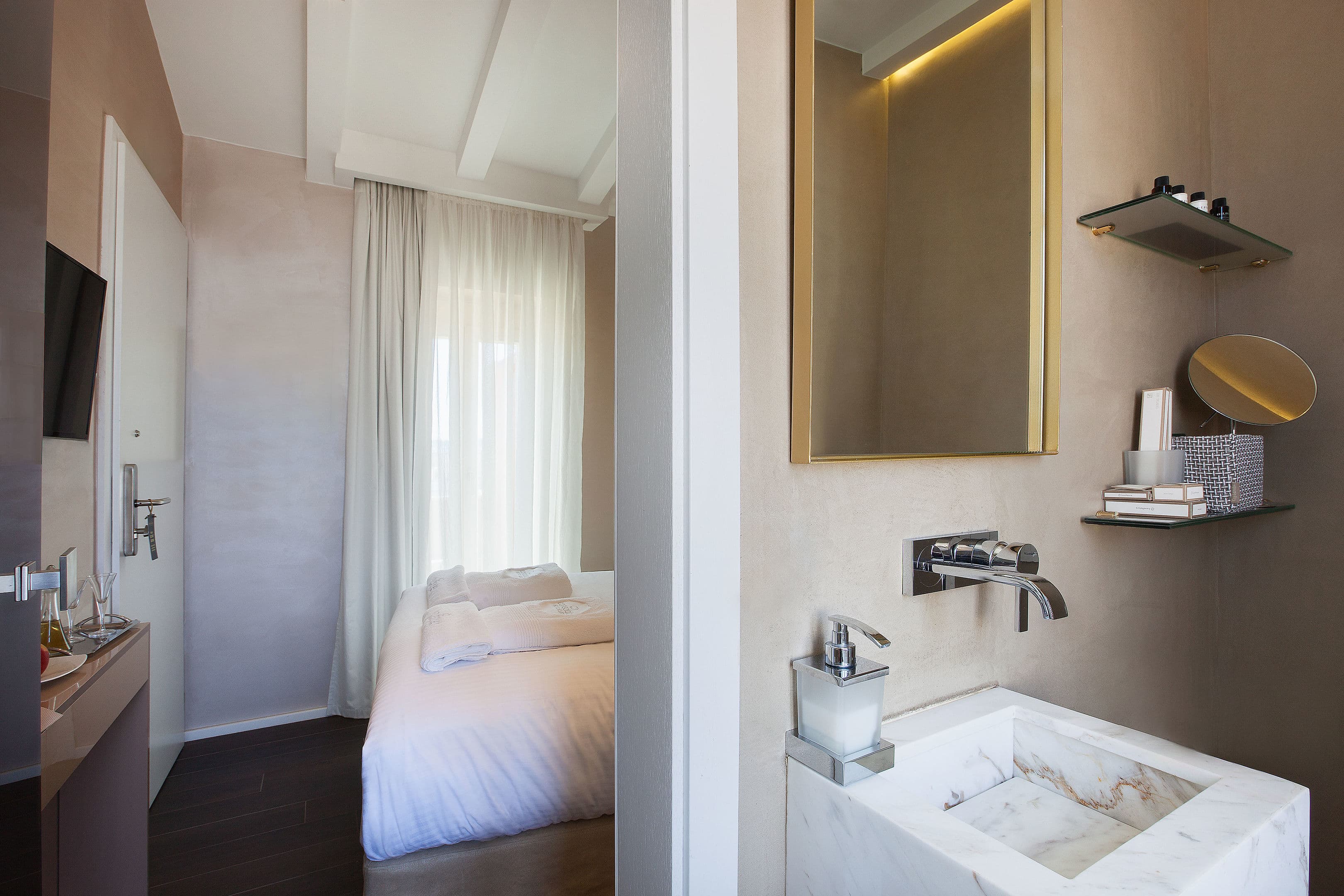 Consolato Boutique - 47