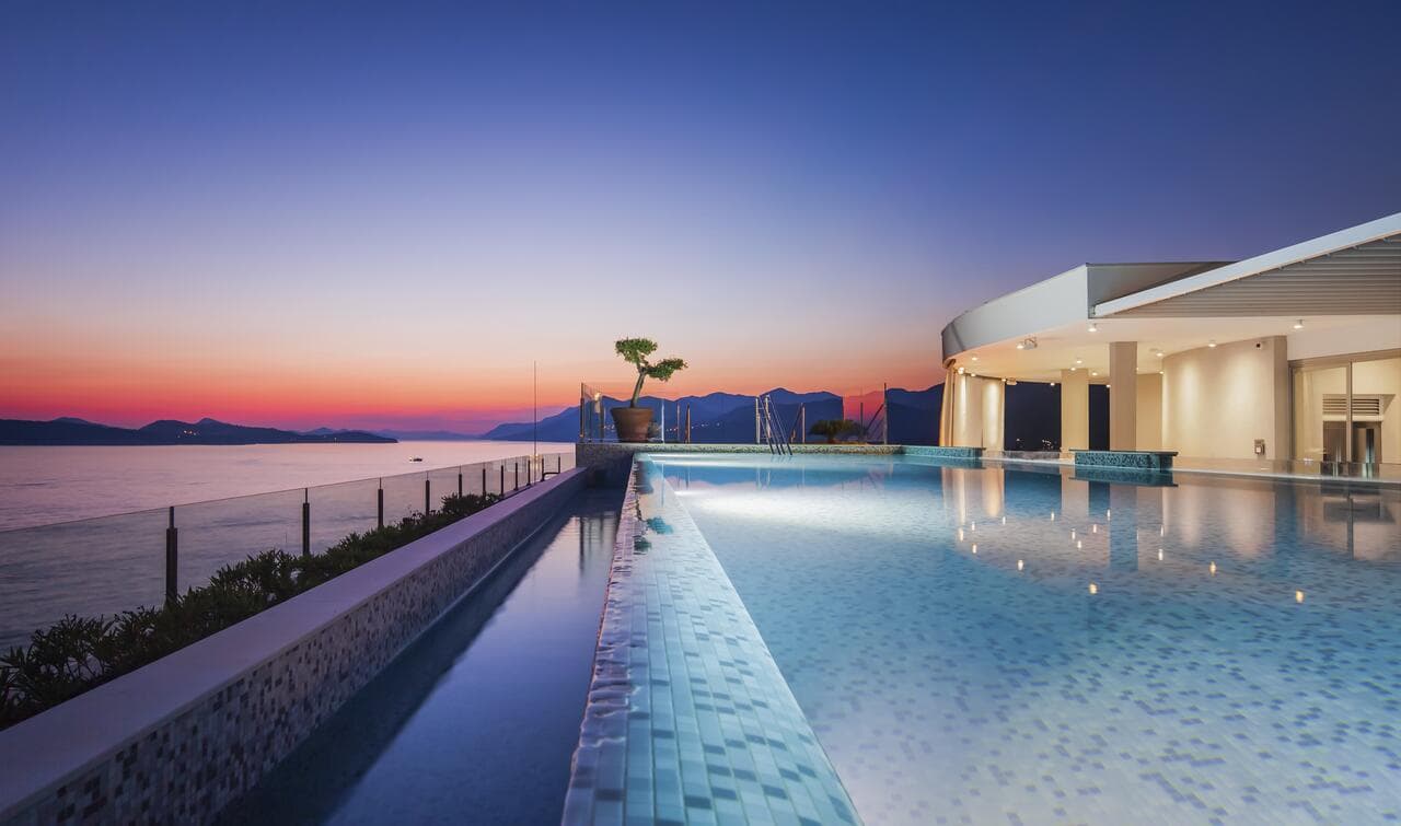 Royal Blue Hotel