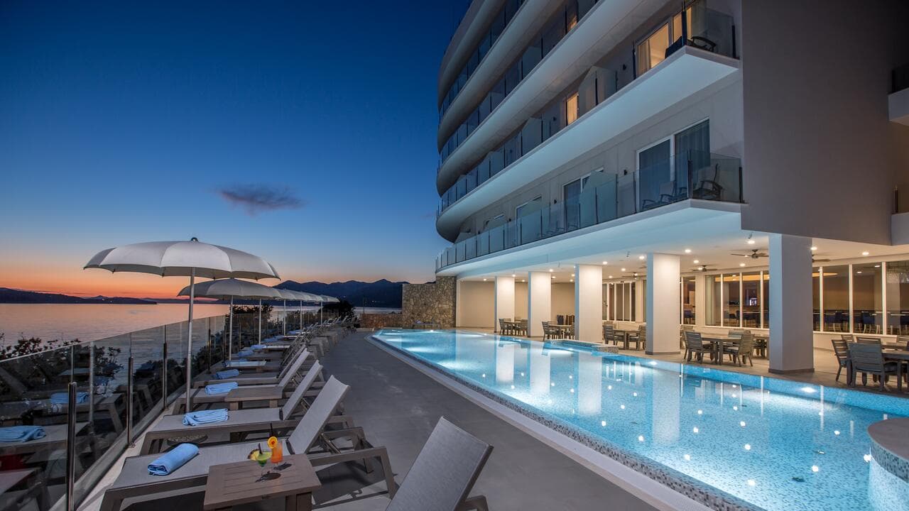 Royal Blue Hotel - 3