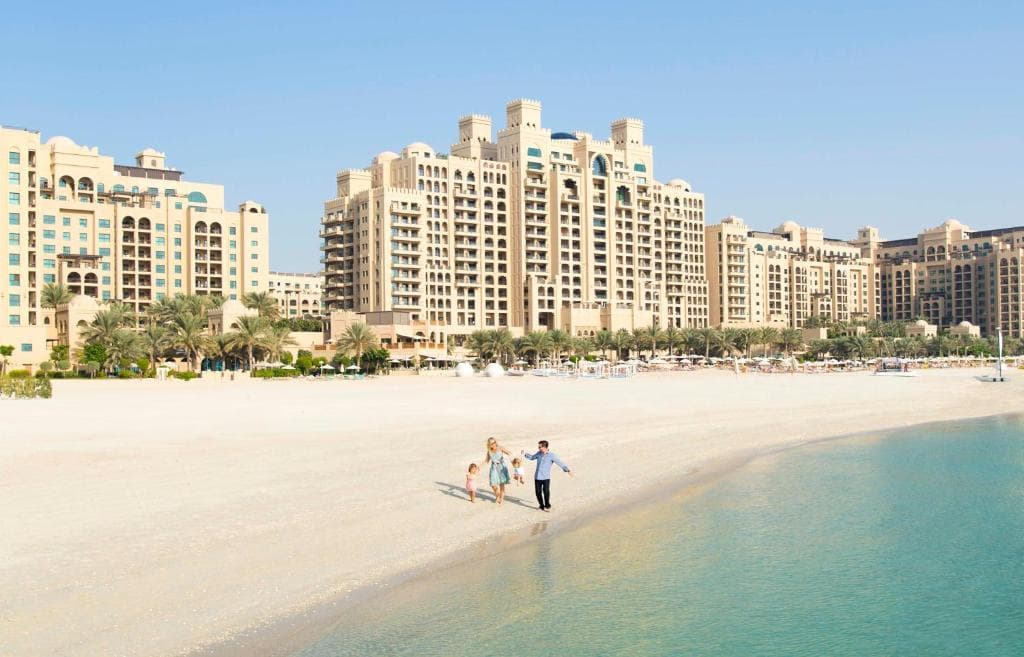 Charter Dubai - Fairmont The Palm