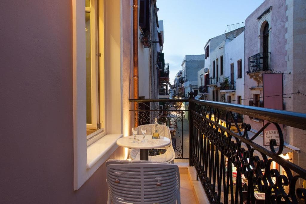 Consolato Boutique - 5