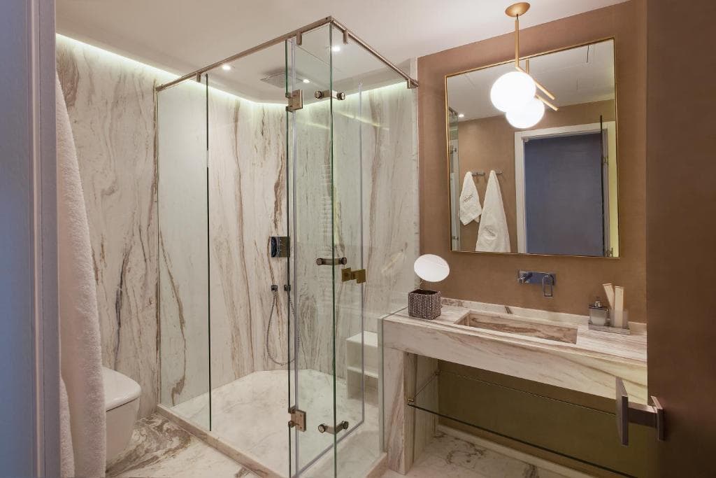 Consolato Boutique - 14