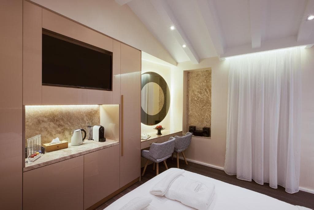 Consolato Boutique - 10