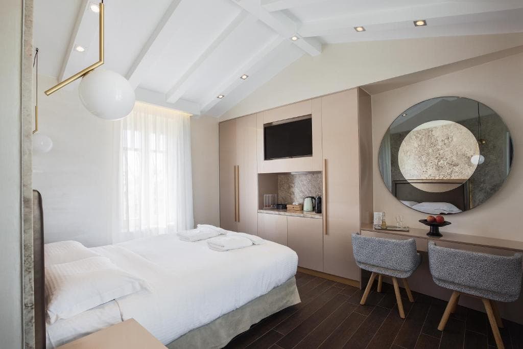 Consolato Boutique - 19