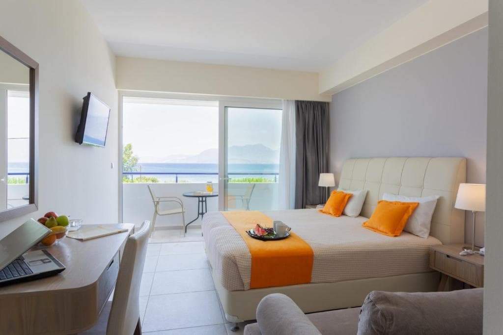 Faedra Beach Hotel - 2