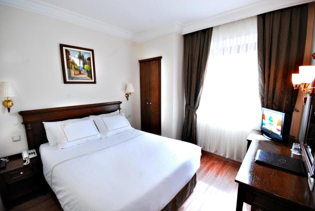 Golden Crown Hotel - 19