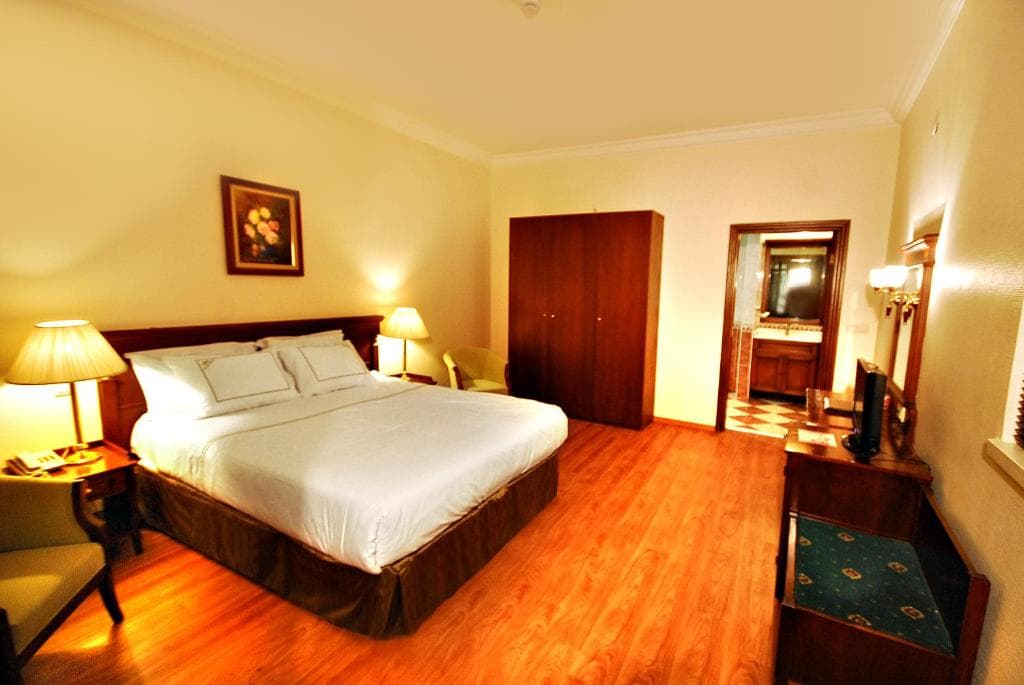 Golden Crown Hotel - 22