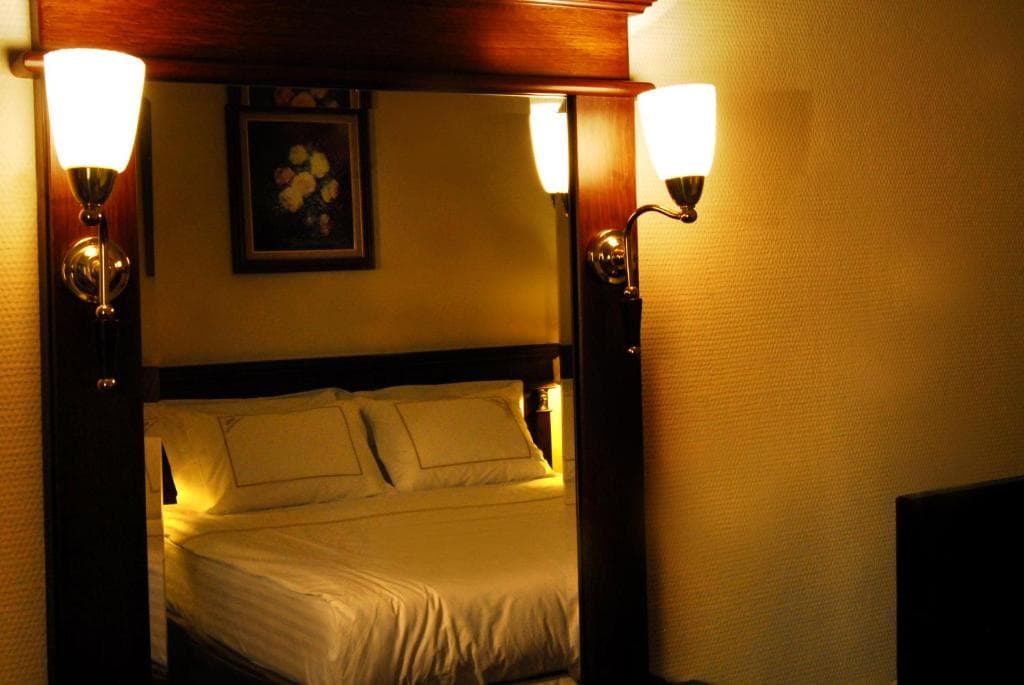 Golden Crown Hotel - 32