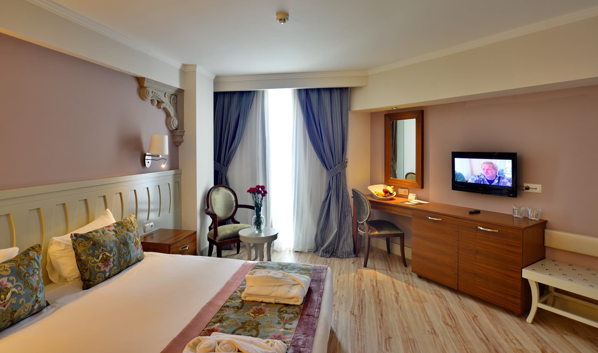 Side Crown Serenity Hotel - 4