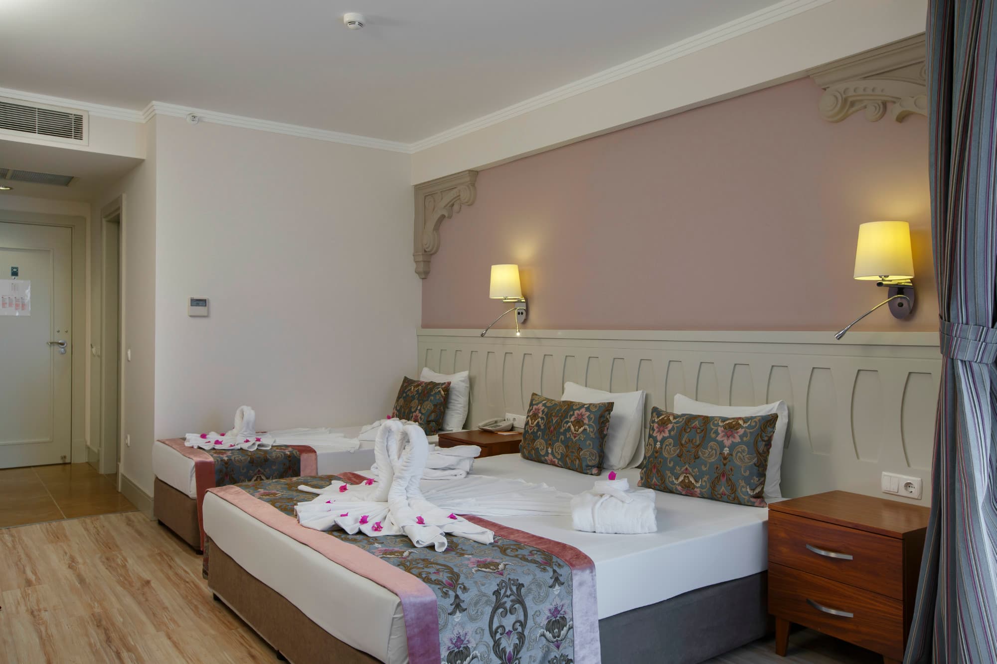 Side Crown Serenity Hotel - 5