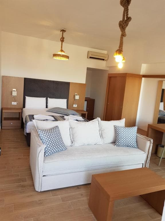 Yianna Caravel Suites - 40