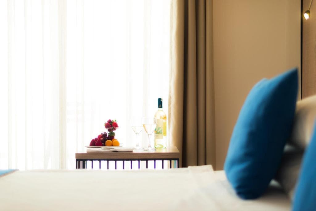 Liv Hotel By Bellazure - 10