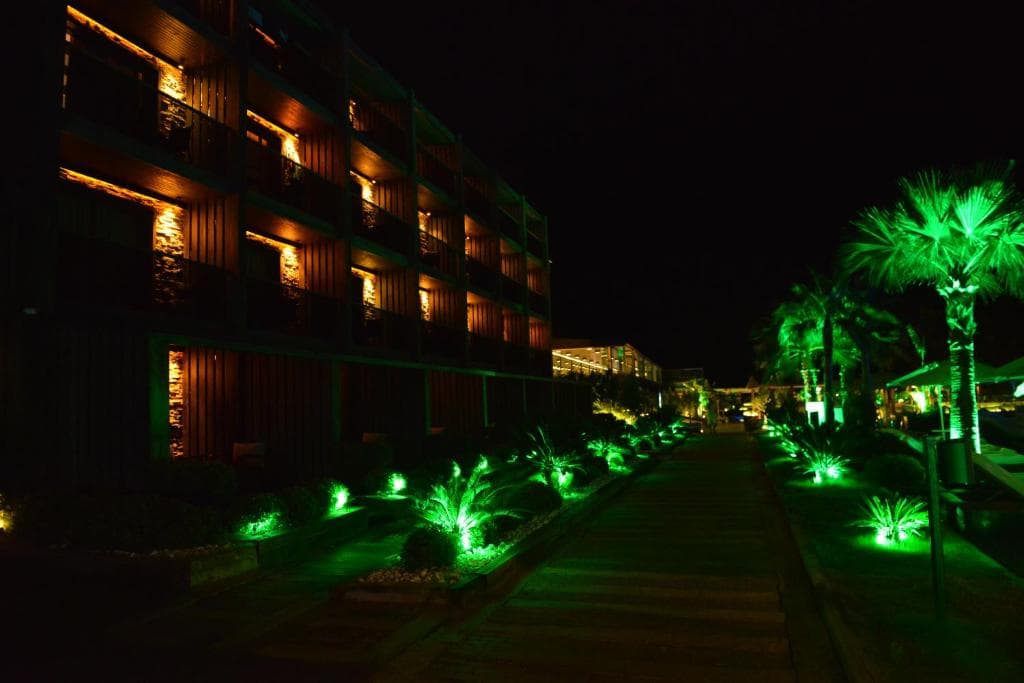 Manaspark Deluxe Hotel - 2