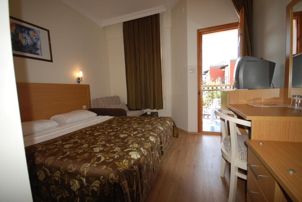 Perdikia Beach Hotel - 8