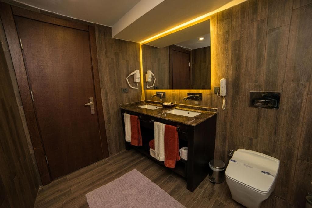 Manaspark Deluxe Hotel - 36