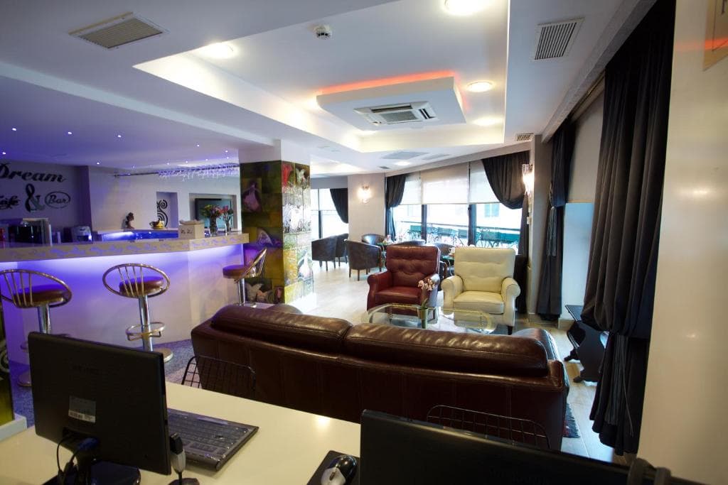 Zagreb Hotel - 18