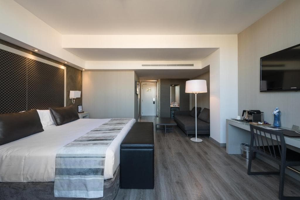 Catalonia Square - 25