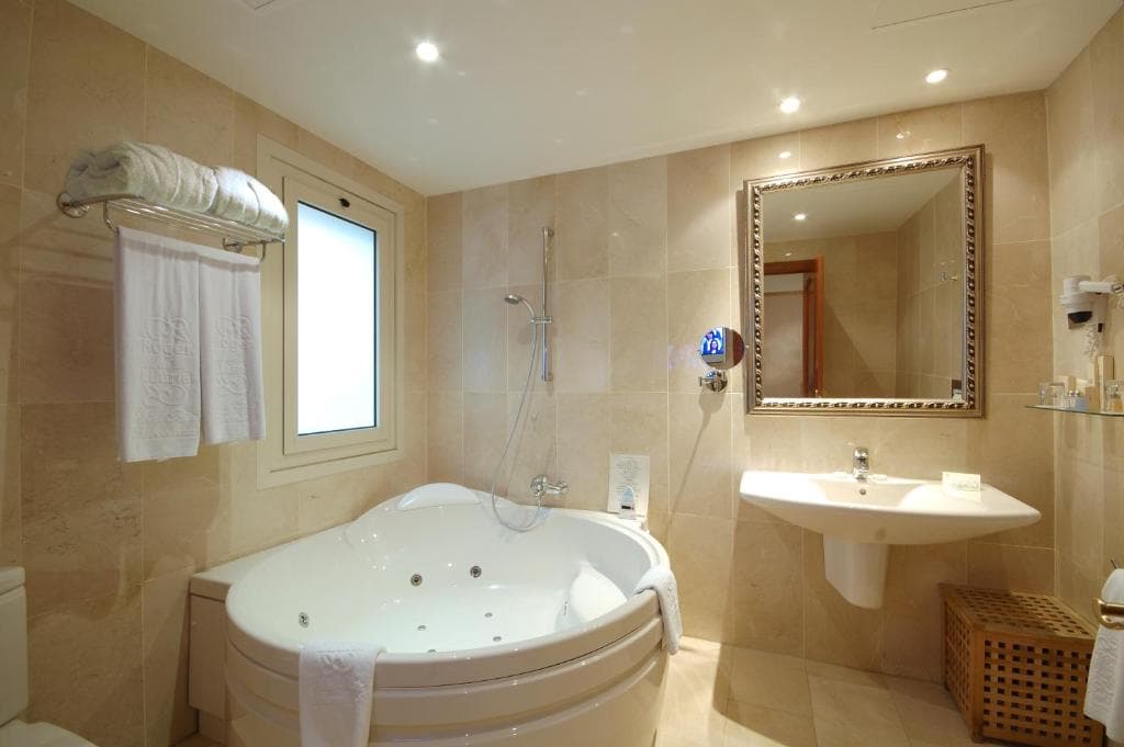 Roger de Llúria - 3