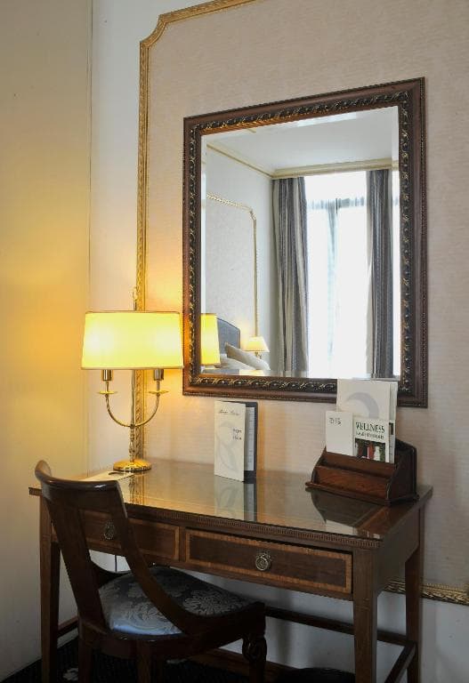 Roger de Llúria - 6