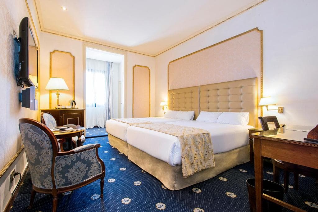 Roger de Llúria - 7