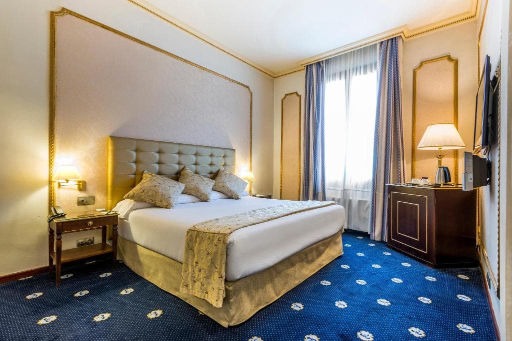 Roger de Llúria - 11