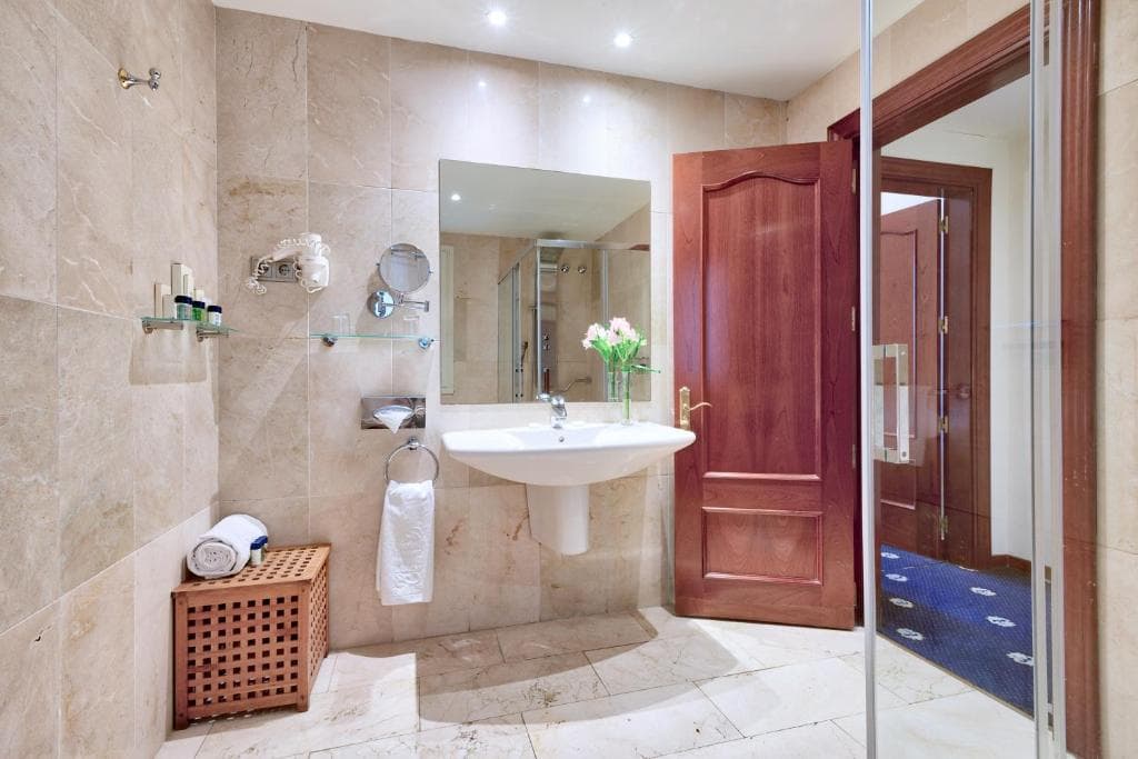 Roger de Llúria - 14