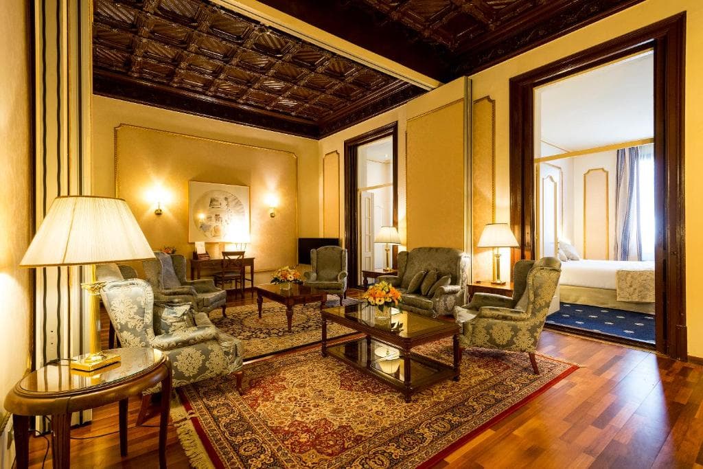 Roger de Llúria - 24