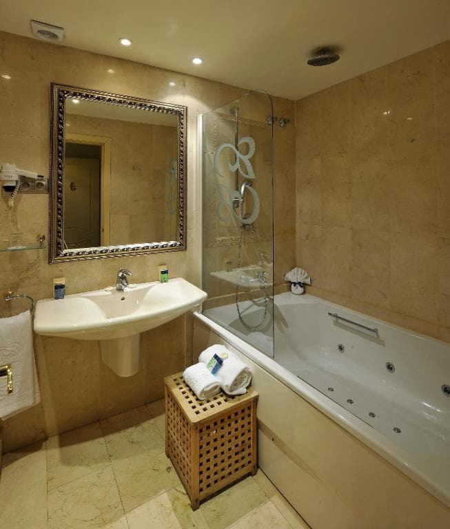 Roger de Llúria - 33