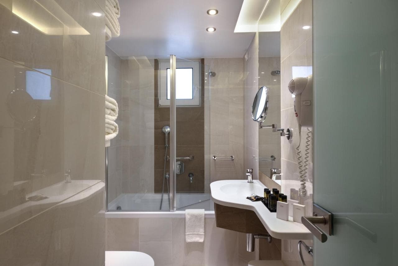 Titania Hotel - 2
