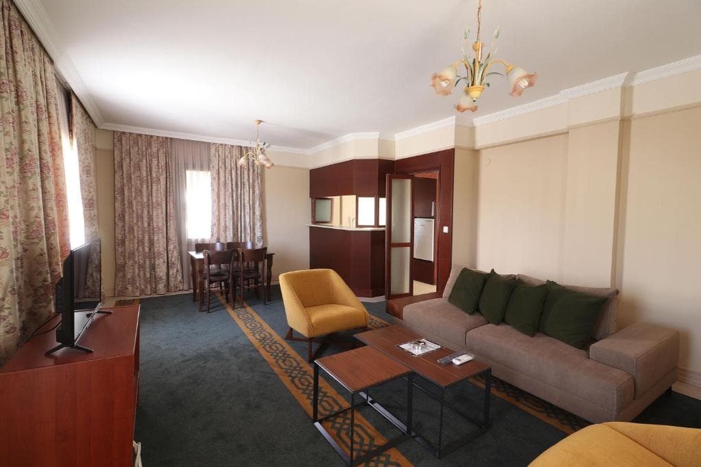 Azka Hotel - 42