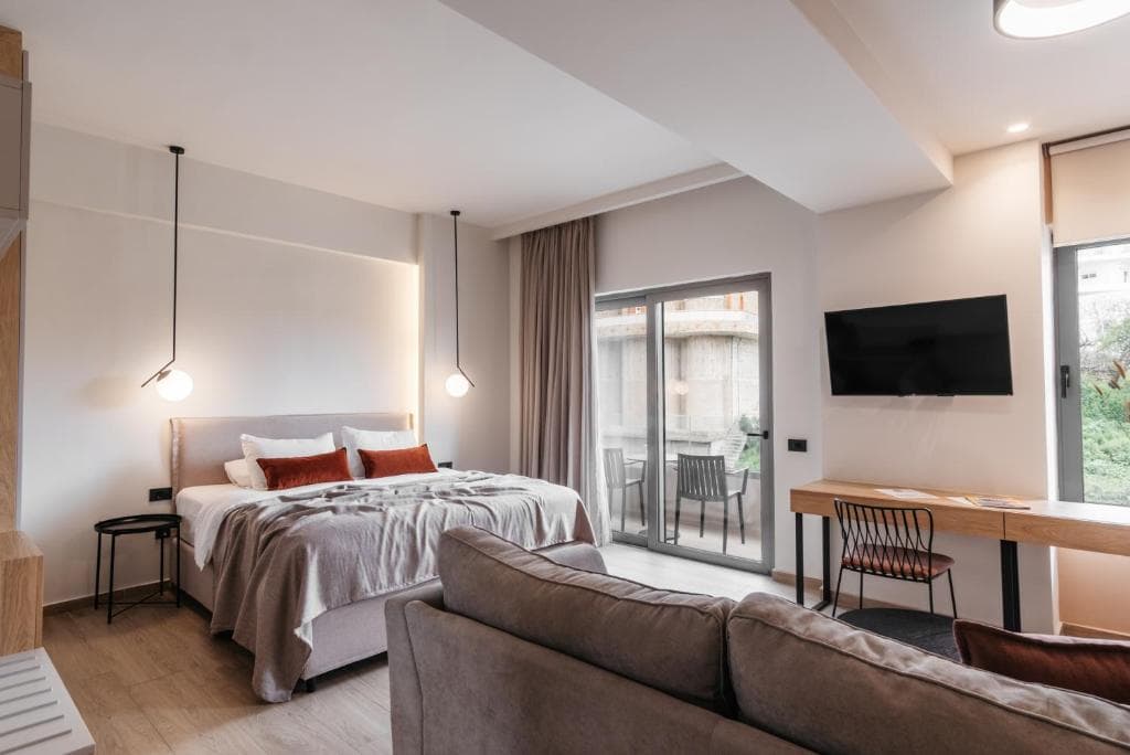 The City Hotel and Suites