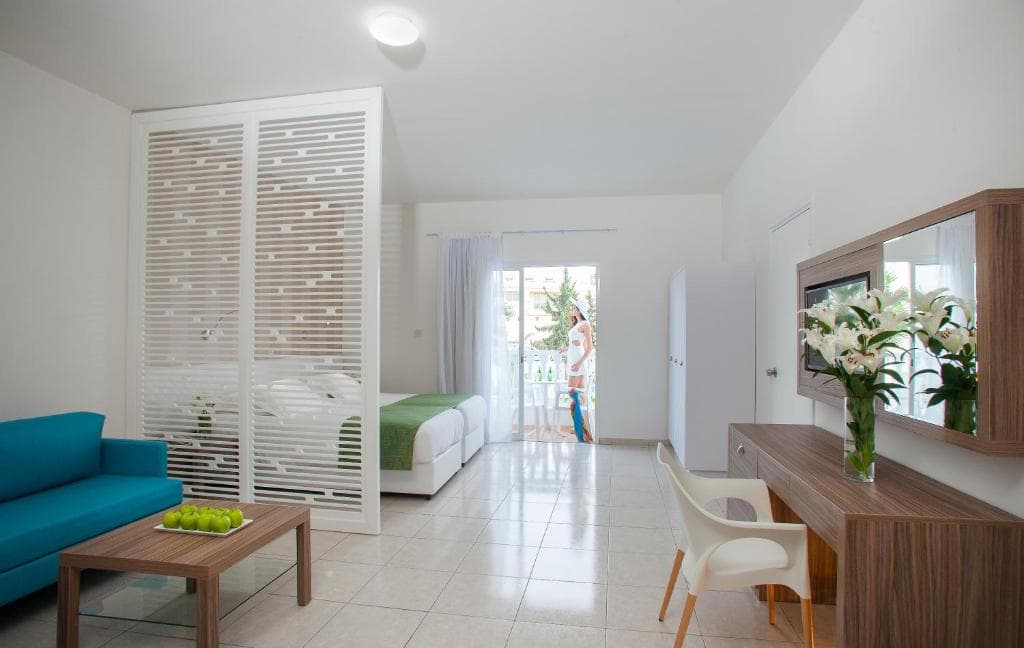 Princessa Vera Hotel Apartments - 4