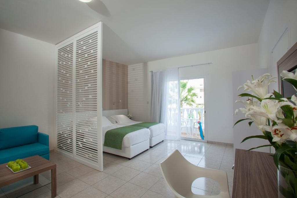 Princessa Vera Hotel Apartments - 25