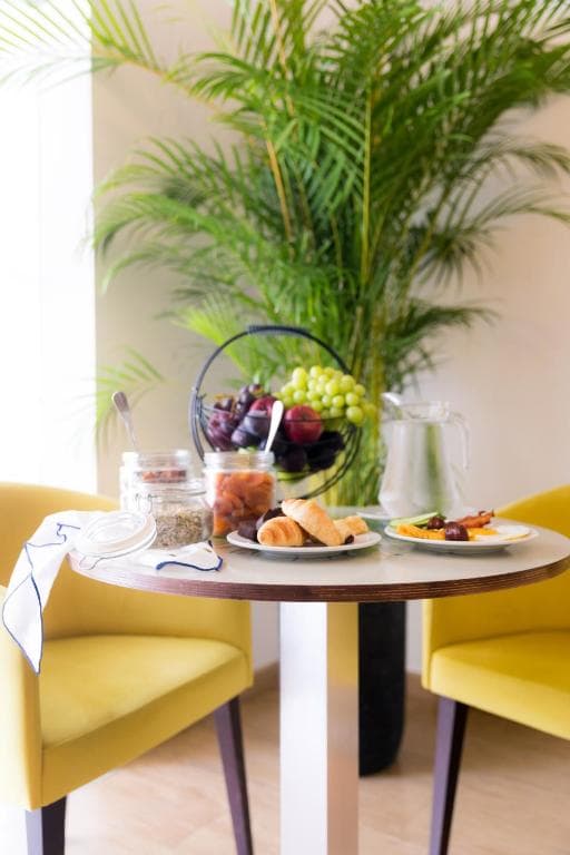 Mikes Kanarium Hotel - 3