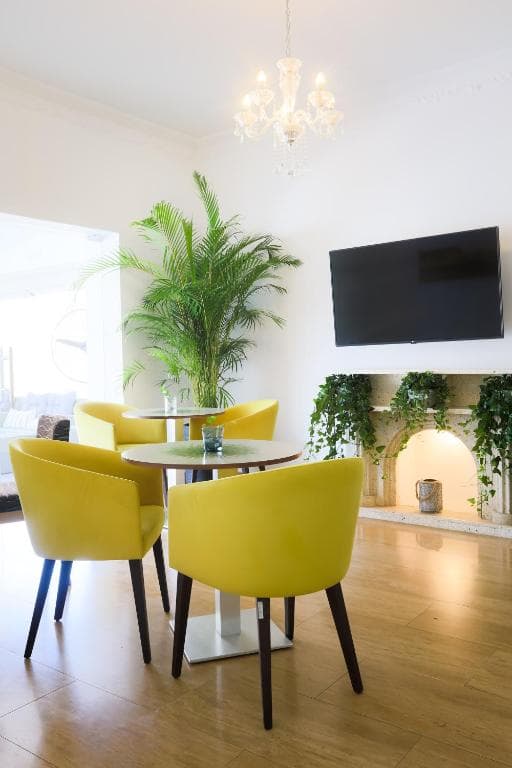 Mikes Kanarium Hotel - 5