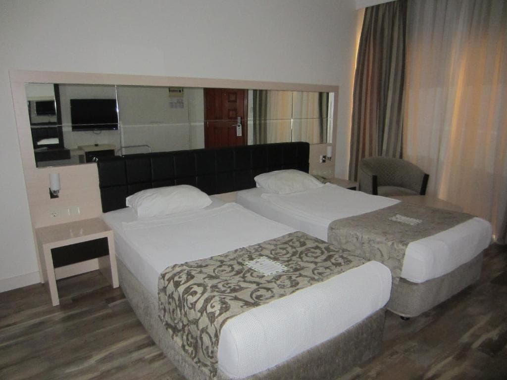 Golden Lotus Hotel - 12