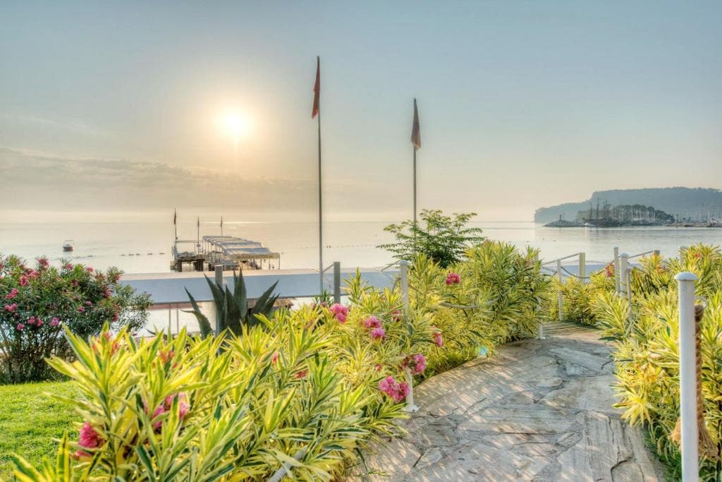 Golden Lotus Hotel - 86