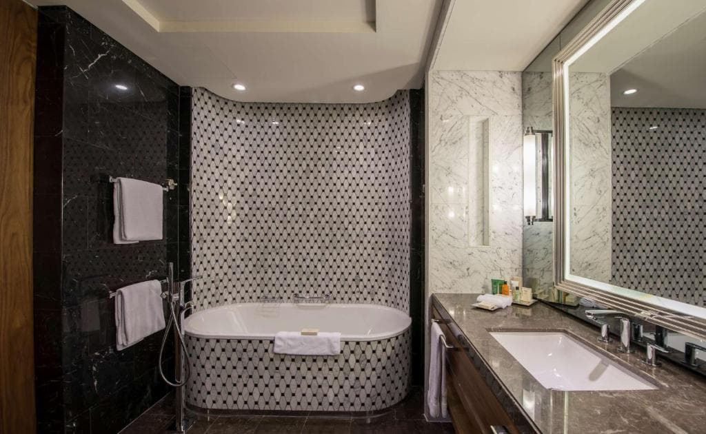 Hilton Istanbul Bomonti Hotel & Conference Center - 40