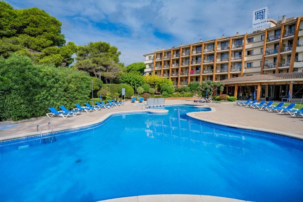 Sejur Costa Brava - GHT Aparthotel Tossa Park