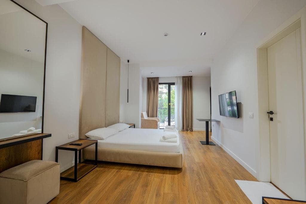 Hotel Central Vlore - 11