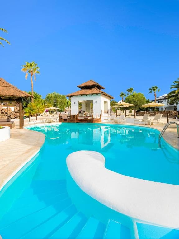 H10 White Suites - 10