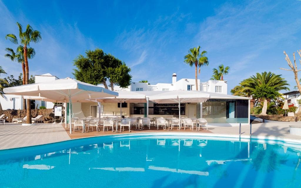 H10 White Suites - 11