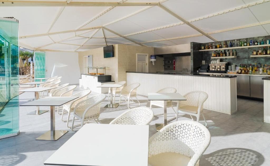 H10 White Suites - 32