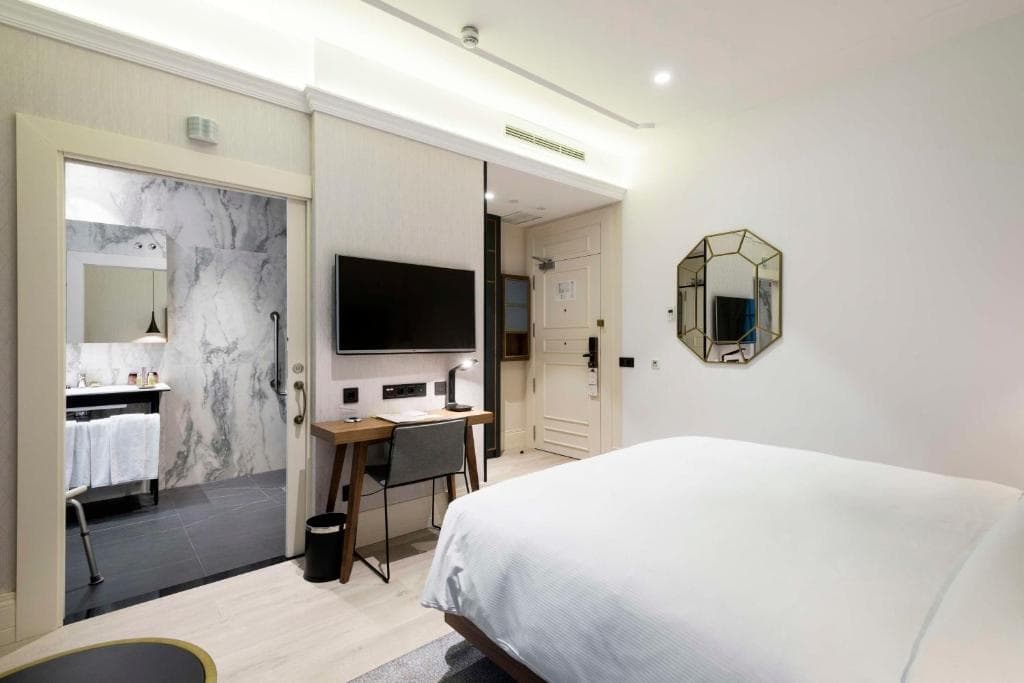 DoubleTree by Hilton Madrid - Prado - 35