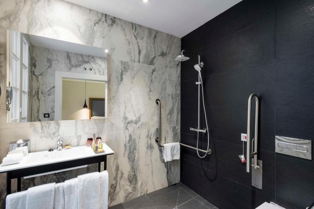 DoubleTree by Hilton Madrid - Prado - 43