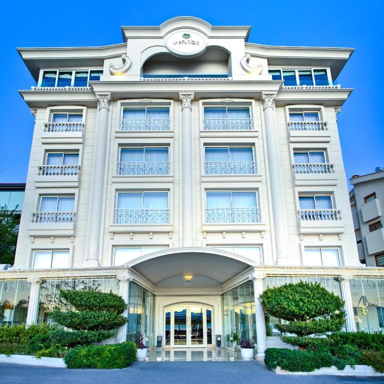 La Boutique Hotel & Suites - 35